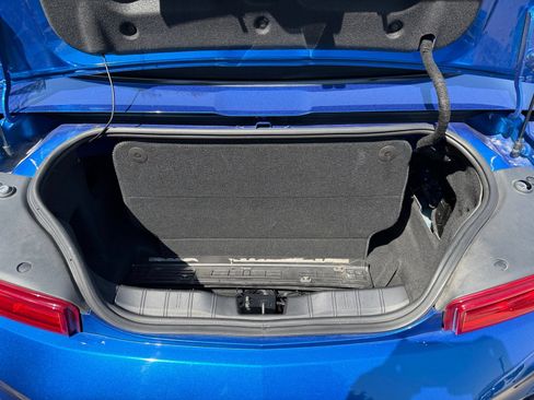 Used 2018 Chevrolet Camaro LT RWD image 15