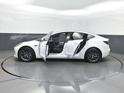 Used 2020 Tesla Model 3 Standard Range Plus image 32