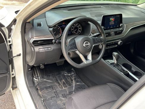 Used 2025 Nissan Altima 2.5 SV FWD image 34