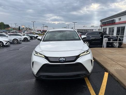 Certified 2023 Toyota Venza LE AWD/4WD image 9