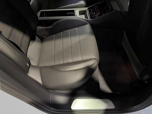 Used 2024 Porsche Panamera image 16