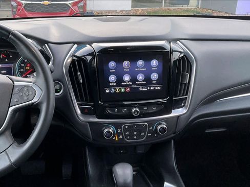 Used 2023 Chevrolet Traverse LT image 8