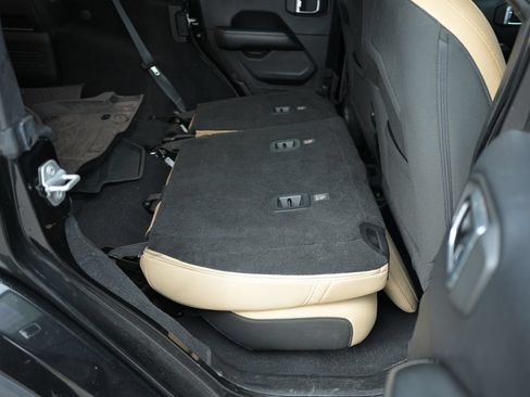Used 2018 Jeep Wrangler Unlimited Sahara AWD/4WD image 46