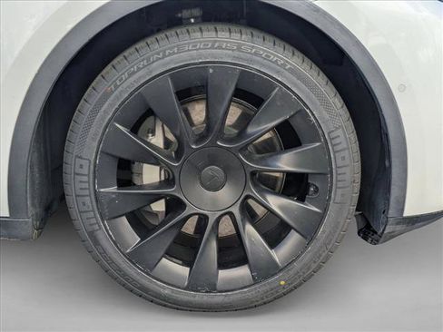 Used 2021 Tesla Model Y Long Range image 23