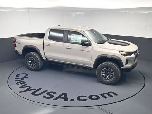 Used 2026 Chevrolet Colorado ZR2 w/ Technology Package AWD/4WD image 34