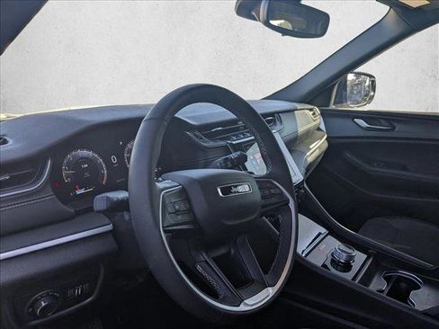 Certified 2024 Jeep Grand Cherokee L Altitude image 10