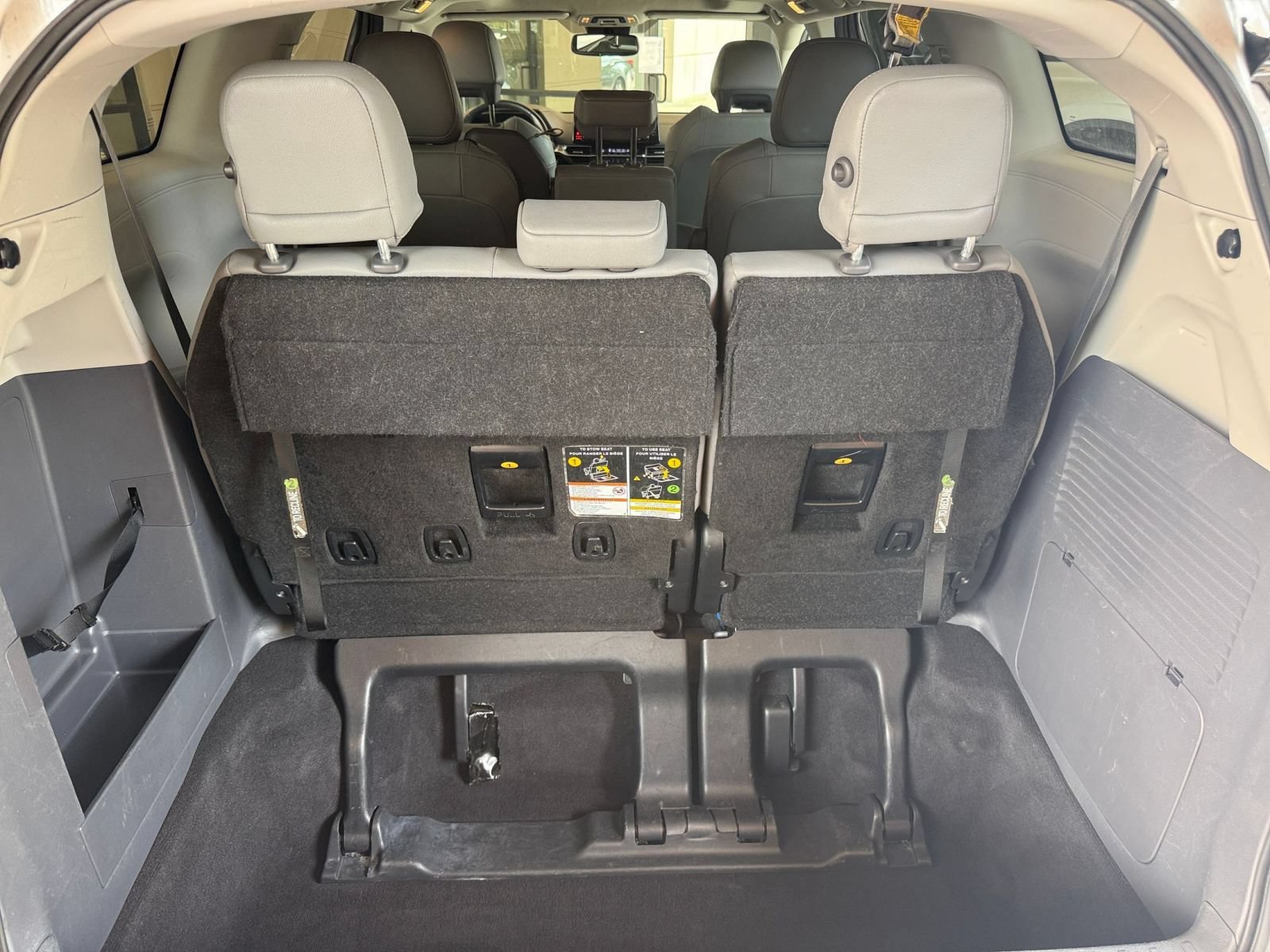 Used 2024 Toyota Sienna XLE FWD image 33