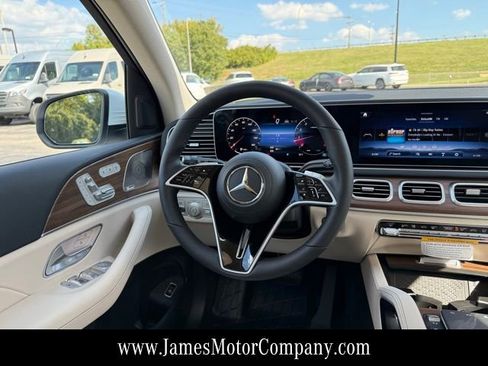 Used 2026 Mercedes-Benz GLS 450 4MATIC image 17