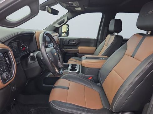 Used 2022 Chevrolet Silverado 2500 High Country w/ Technology Package image 9
