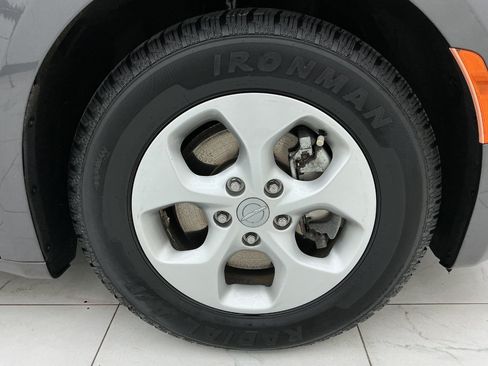 Used 2018 Chrysler Pacifica Touring-L FWD image 49