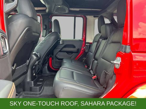 Used 2025 Jeep Wrangler Unlimited Sahara w/ Safety Group AWD/4WD image 16