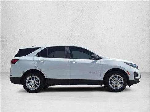 Used 2024 Chevrolet Equinox LS FWD image 4