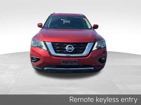 Used 2017 Nissan Pathfinder SV image 2