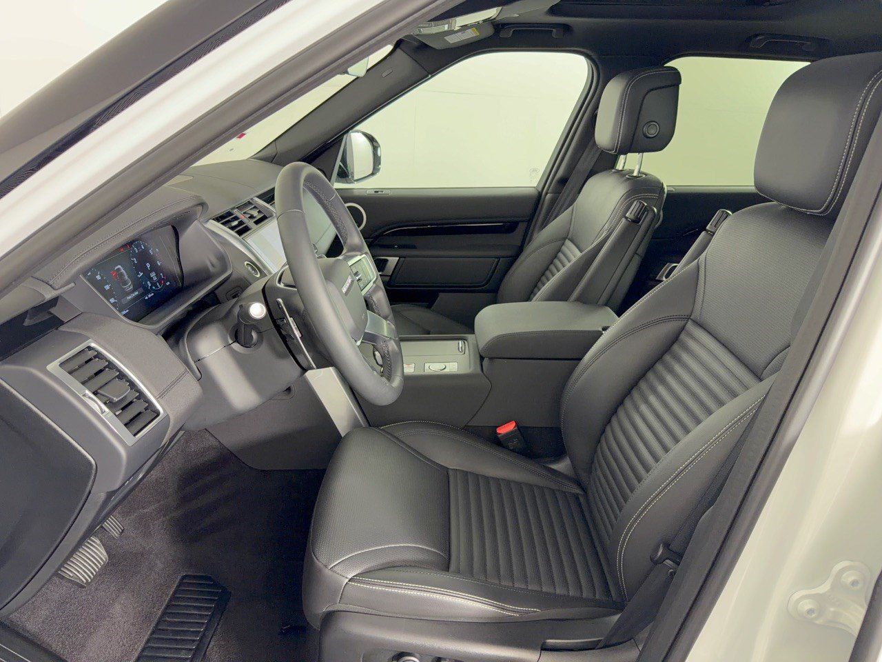 Used 2026 Land Rover Discovery S AWD/4WD image 5