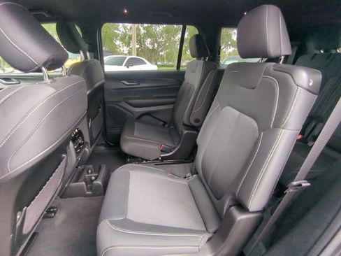 Used 2025 Jeep Grand Cherokee L Laredo w/ Luxury Tech Group I AWD/4WD image 17