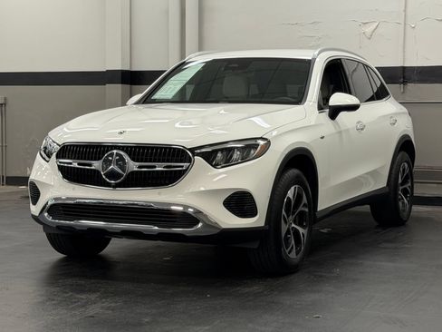 Used 2025 Mercedes-Benz GLC 350e 4MATIC image 5