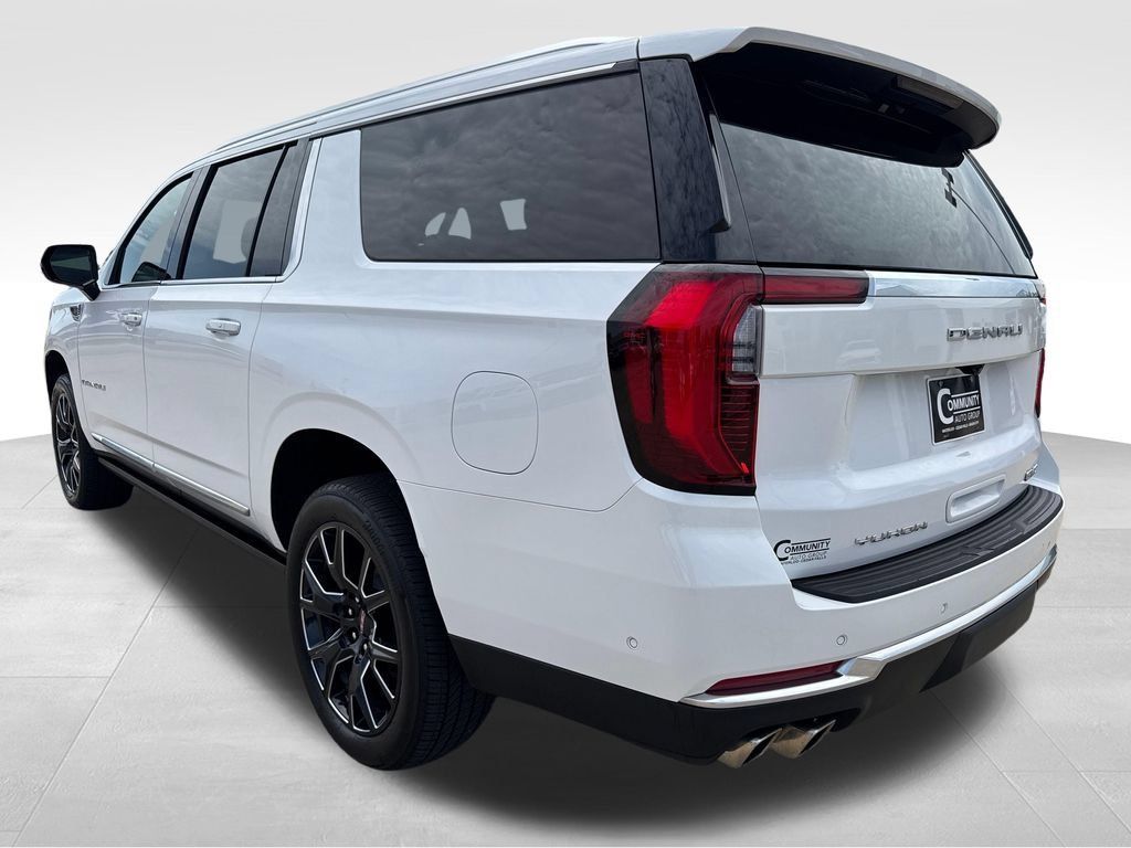 Used 2025 GMC Yukon XL Denali w/ Sun & Power Step Package AWD/4WD image 3