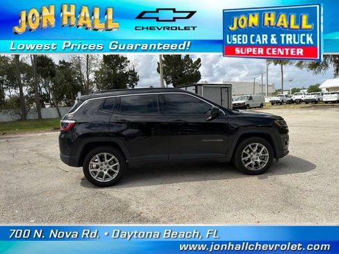 Used 2024 Jeep Compass Latitude image 12