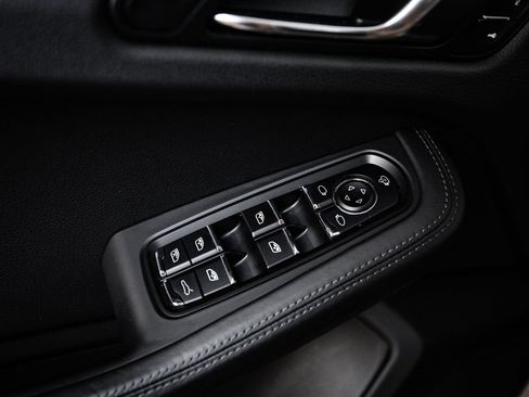 Certified 2023 Porsche Macan AWD/4WD image 22