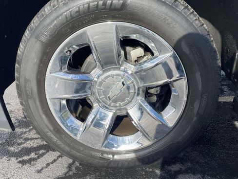 Used 2019 Chevrolet Tahoe LT w/ LT Signature Package image 9