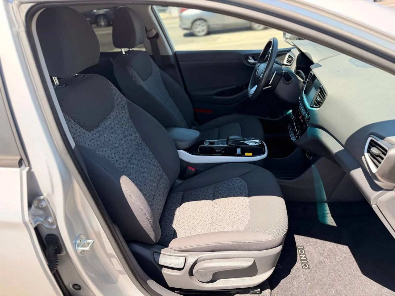 Used 2019 Hyundai Ioniq Electric FWD image 40