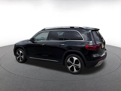 Used 2025 Mercedes-Benz GLB 250 4MATIC image 10