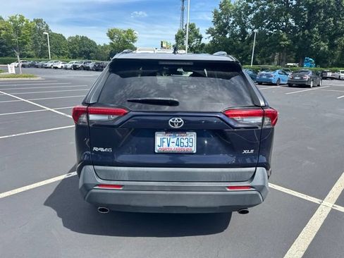 Used 2019 Toyota RAV4 XLE w/ Convenience Package FWD image 5