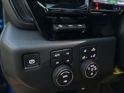 Used 2025 Chevrolet Silverado 1500 ZR2 w/ Technology Package image 12