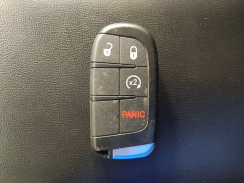 Used 2019 Dodge Journey SE FWD image 32