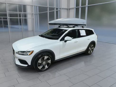 Used 2020 Volvo V60 T5 Cross Country w/ Protection Package Premier AWD/4WD image 4