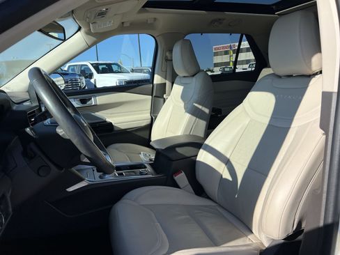Used 2023 Ford Explorer Platinum w/ Technology Package AWD/4WD image 13