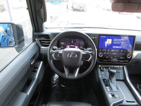 Used 2024 Lexus GX 550 w/ Accessory Package (2T) AWD/4WD image 37