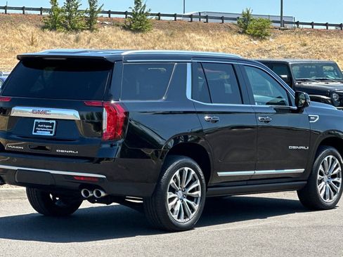 Used 2021 GMC Yukon Denali w/ Denali Premium Package AWD/4WD image 3