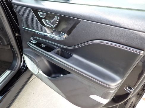 Used 2022 Lincoln Corsair AWD w/ Premium Package image 13