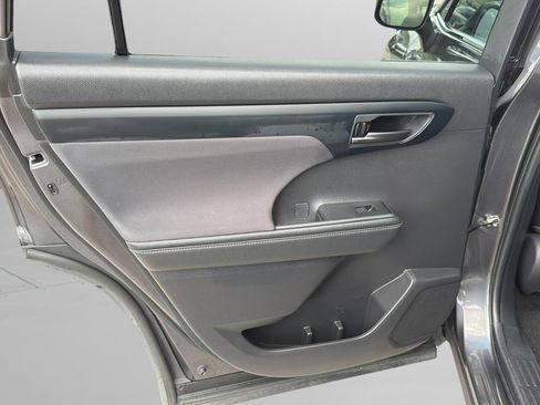 Used 2024 Toyota Highlander LE FWD image 14