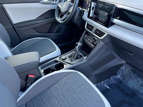 New 2026 Volkswagen Taos SE image 15