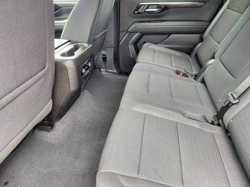 Used 2025 Chevrolet Suburban LS RWD image 29