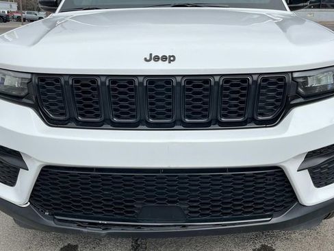 Used 2024 Jeep Grand Cherokee Altitude image 37