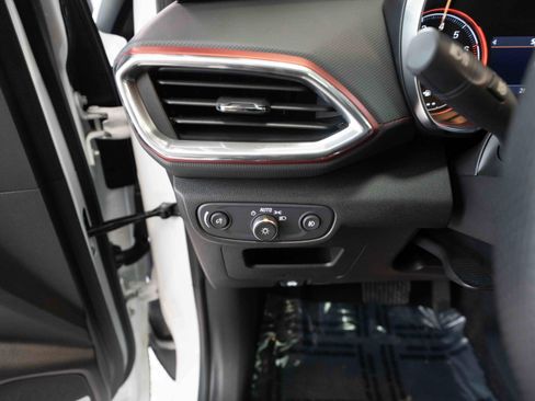 Used 2022 Chevrolet TrailBlazer RS w/ Sun and Liftgate Package image 11