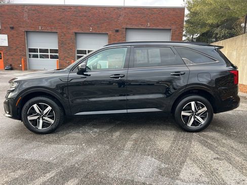 Certified 2021 Kia Sorento EX image 2
