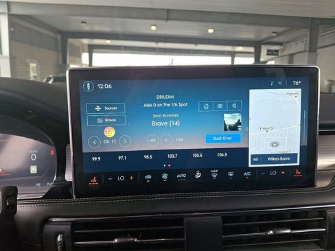Certified 2024 Lincoln Corsair AWD image 17