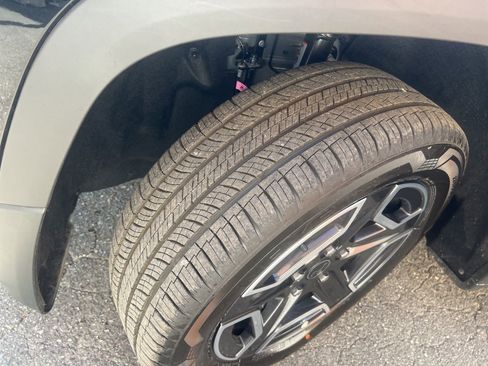 New 2026 Jeep Cherokee Laredo AWD/4WD image 15