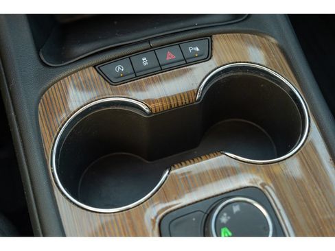 Used 2021 GMC Acadia SLE FWD image 26