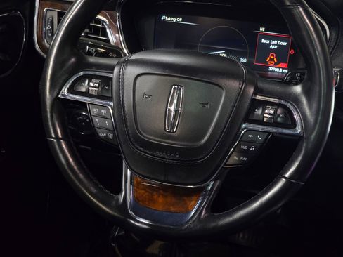 Used 2018 Lincoln Continental Reserve image 31