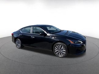 Used 2025 Nissan Altima 2.5 SV video 2