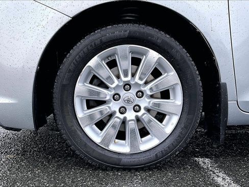 Used 2015 Toyota Sienna Limited Premium image 9