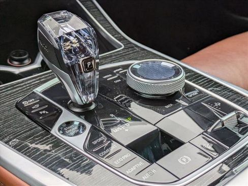 Used 2022 BMW X7 xDrive40i w/ M Sport Package image 15