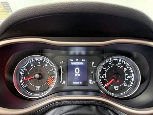 Used 2015 Jeep Cherokee Latitude w/ Comfort/Convenience Group AWD/4WD image 40