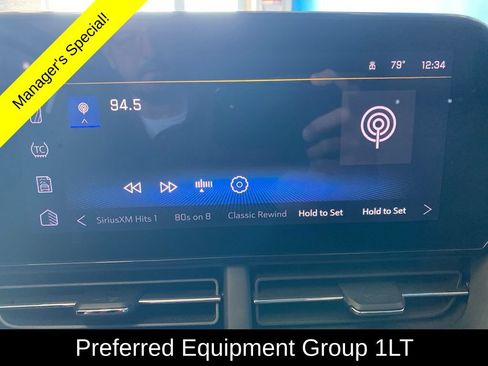 Used 2025 Chevrolet Trax LT w/ LT Convenience Package FWD image 2