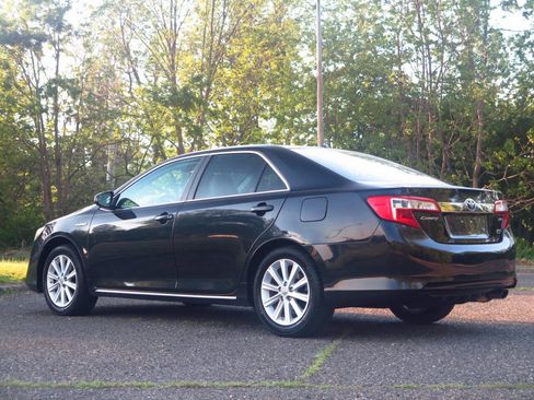 Used 2012 Toyota Camry XLE w/ Convenience Pkg FWD image 3